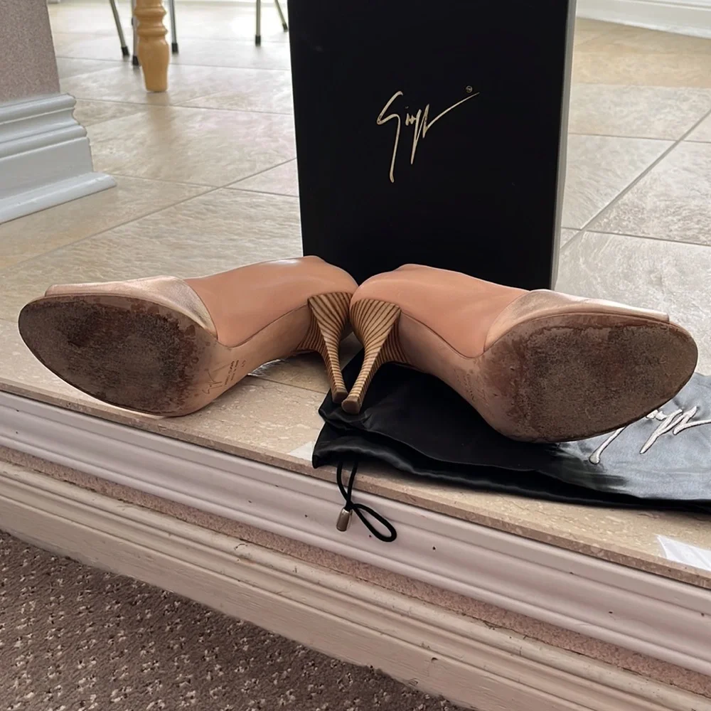 Giuseppe Zanotti excellent condition pink and gold pumps size 10 - Picture 2 of 3